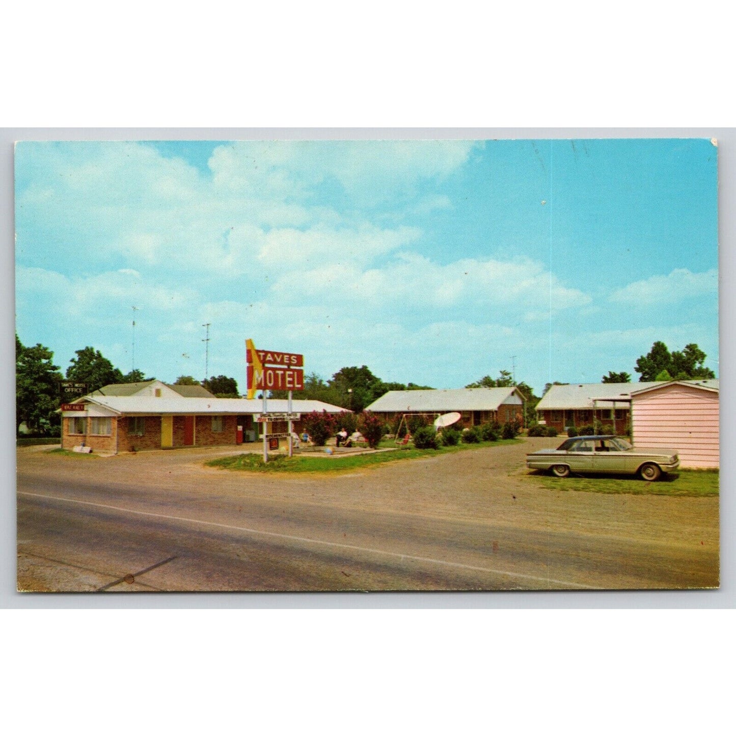 Postcard AR Murfreesboro Tave's Motel Classic Car UNP A35