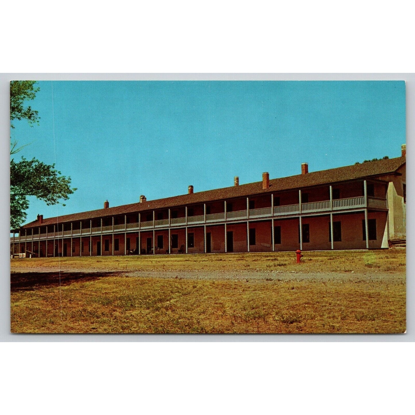 Postcard WY Fort Laramie Cavalry Barracks UNP B7