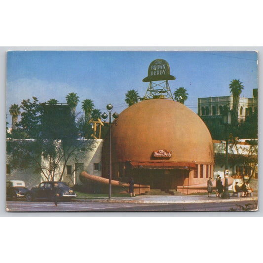 Postcard CA Hollywood Brown Derby Restaurant Old Cars UNP B3