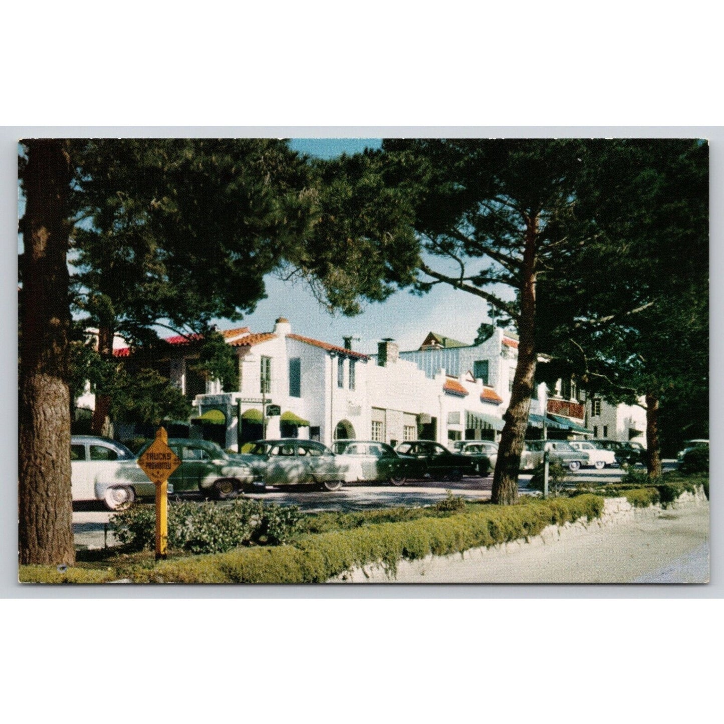 Postcard CA Carmel Picturesque Ocean Avenue Shops Classic Cars UNP A11