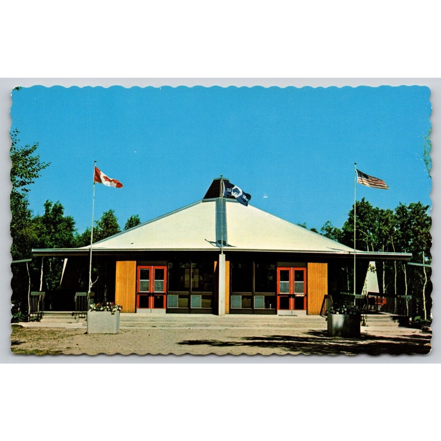 Postcard US Canada Border Eric F Willis Memorial Pavilion Peace Gardens UNP B27