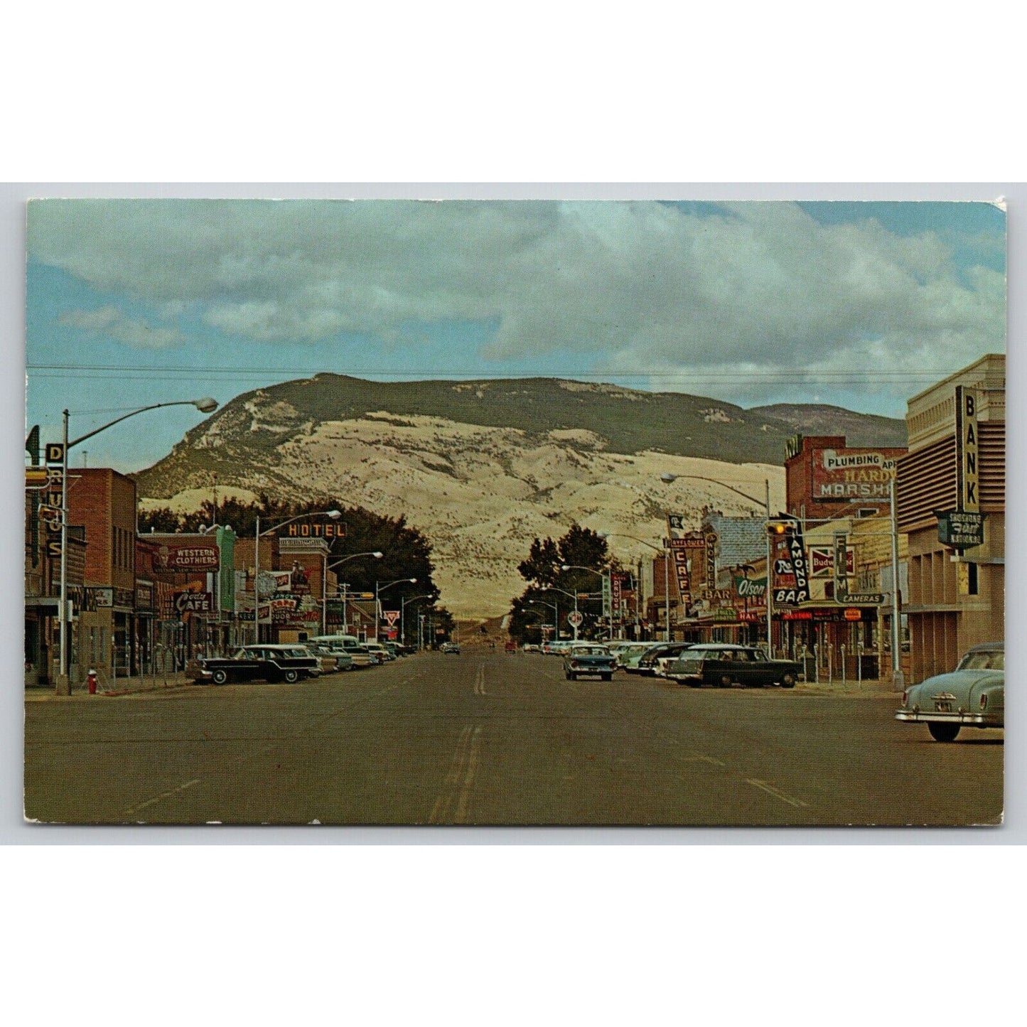 Postcard WY Cody Sheridan Ave Old Cars Street Scene B7