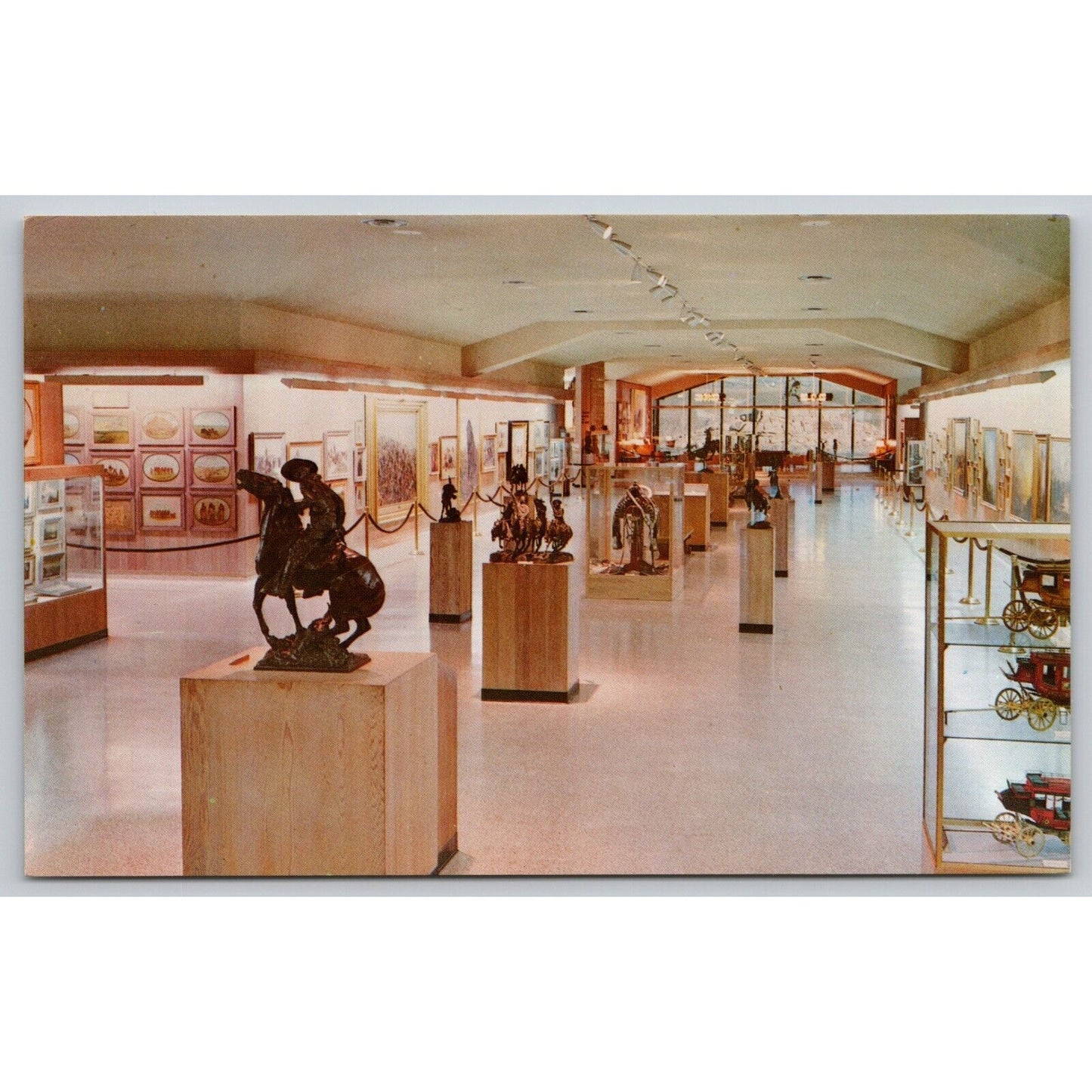 Postcard WY Cody The Whitney Gallery Of Western Art Main Gallery UNP B7