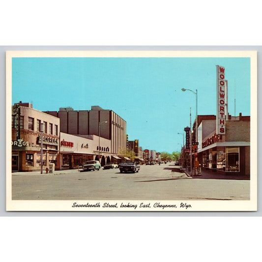 Postcard WY Cheyenne Seventeenth Street Looking East Street Scene UNP B7