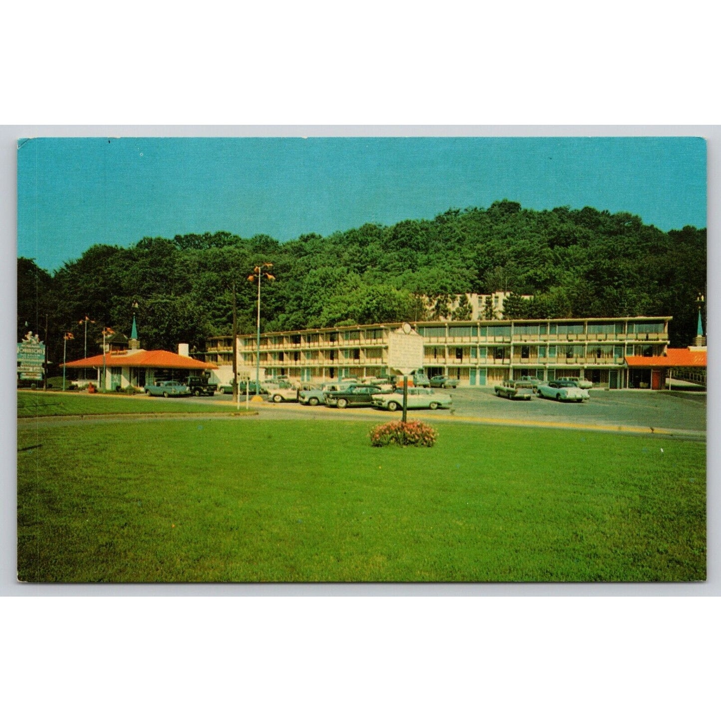 Postcard WV Wheeling Howard Johnson's Motor Lodge And Restaurant