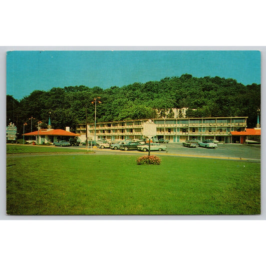 Postcard WV Wheeling Howard Johnson's Motor Lodge And Restaurant